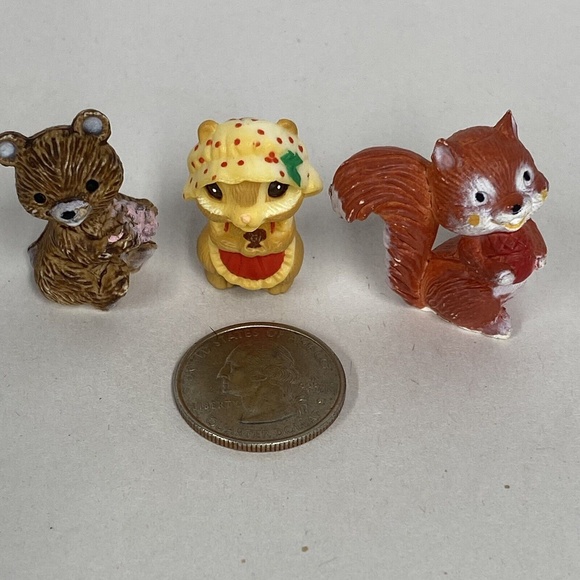 Sold! Vintage 1986 Hallmark Merry Miniature Christmas Chipmunk - plus 2 others - Picture 6 of 8